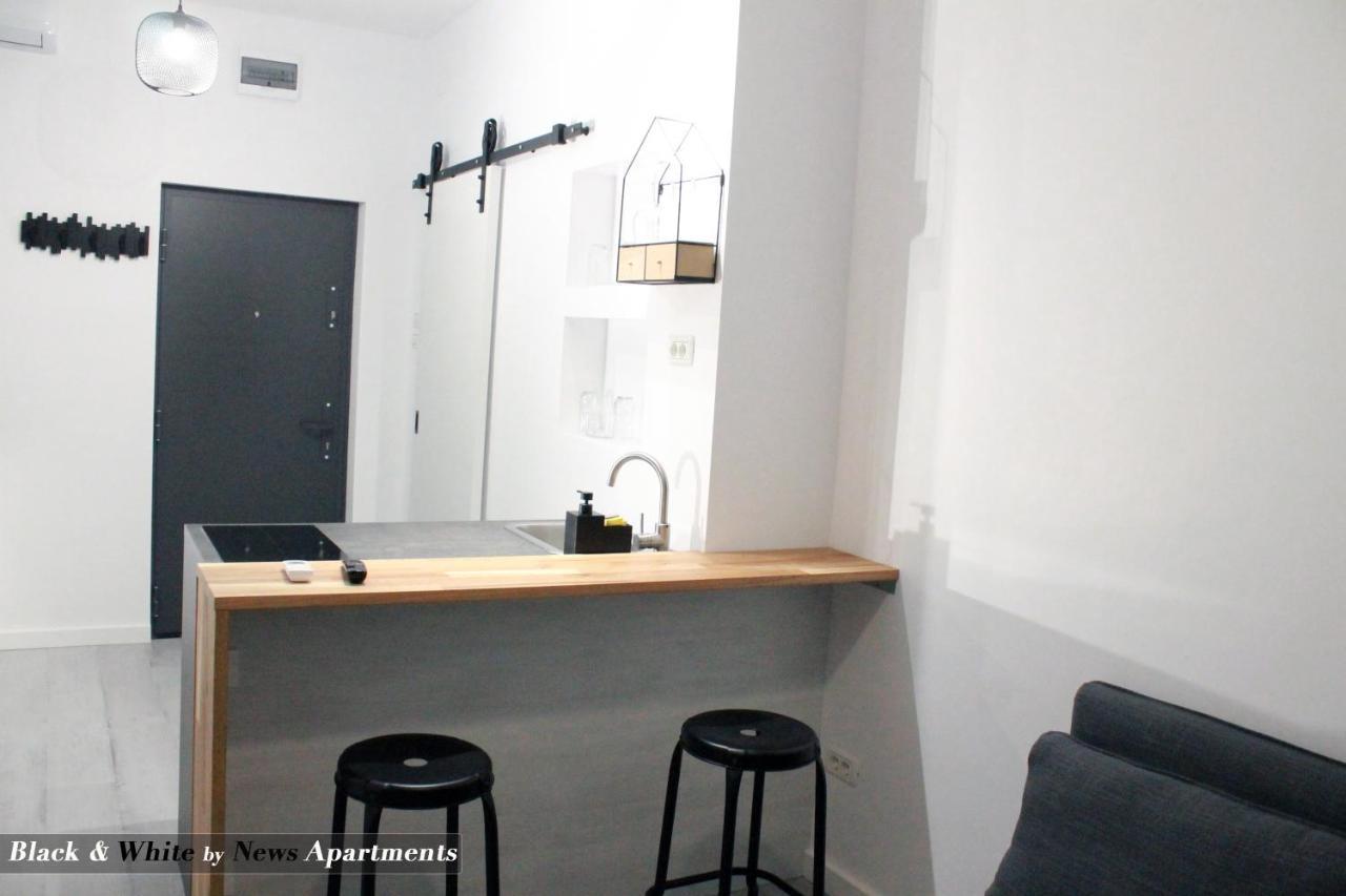 Black & White - News Apartment Bucareste Exterior foto